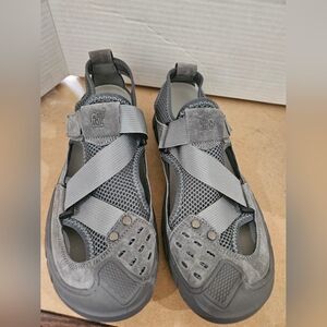 Camel Crown Mens Sandals Size 9.5 New Condition (Bin10)